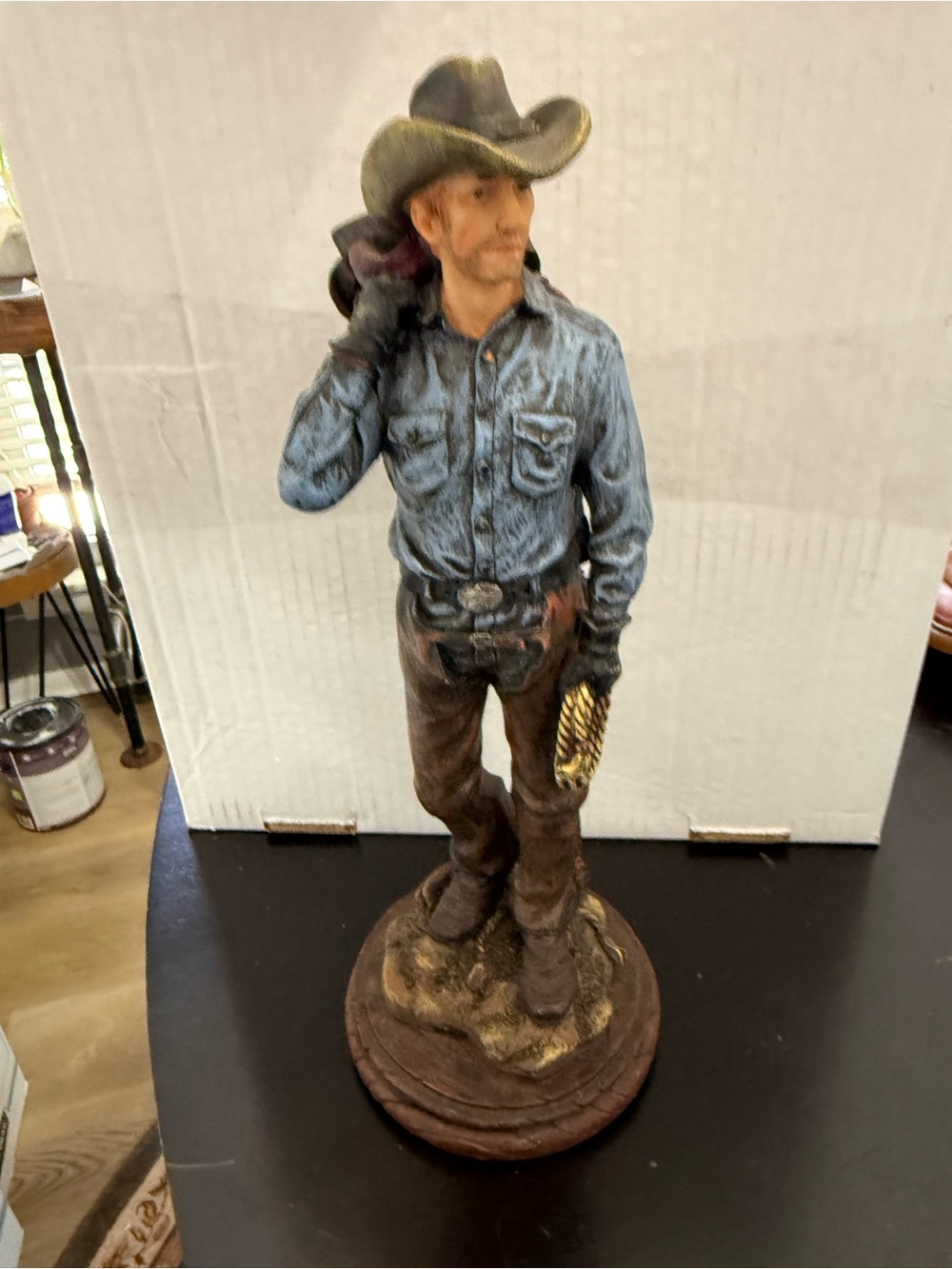 Lasso Cowboy Very Detailed Resin Cast
Height 12.5" Wide 5"
